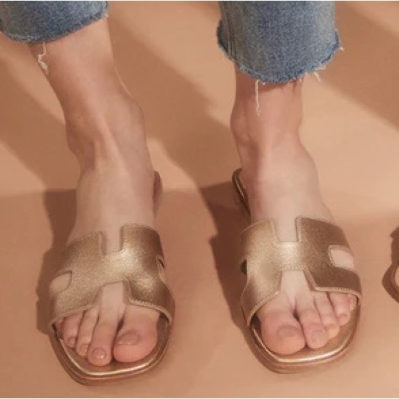 Steve Madden Hadyn Gold Leather Sandals - Picture 3 of 7